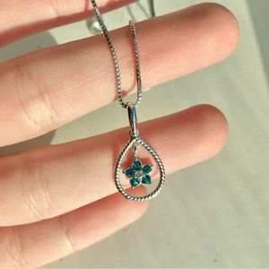 Amor sterling silver teardrop flower necklace